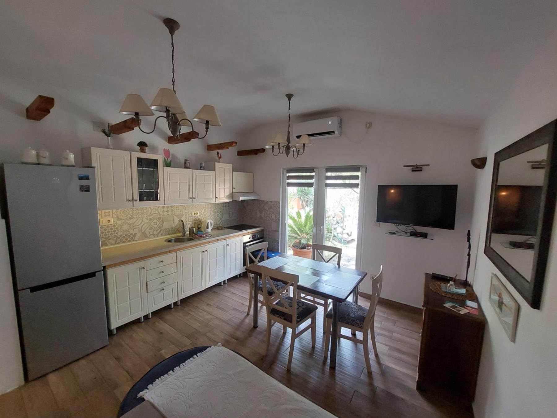 Garden apartmant near sea *NEW Kotor Exterior foto